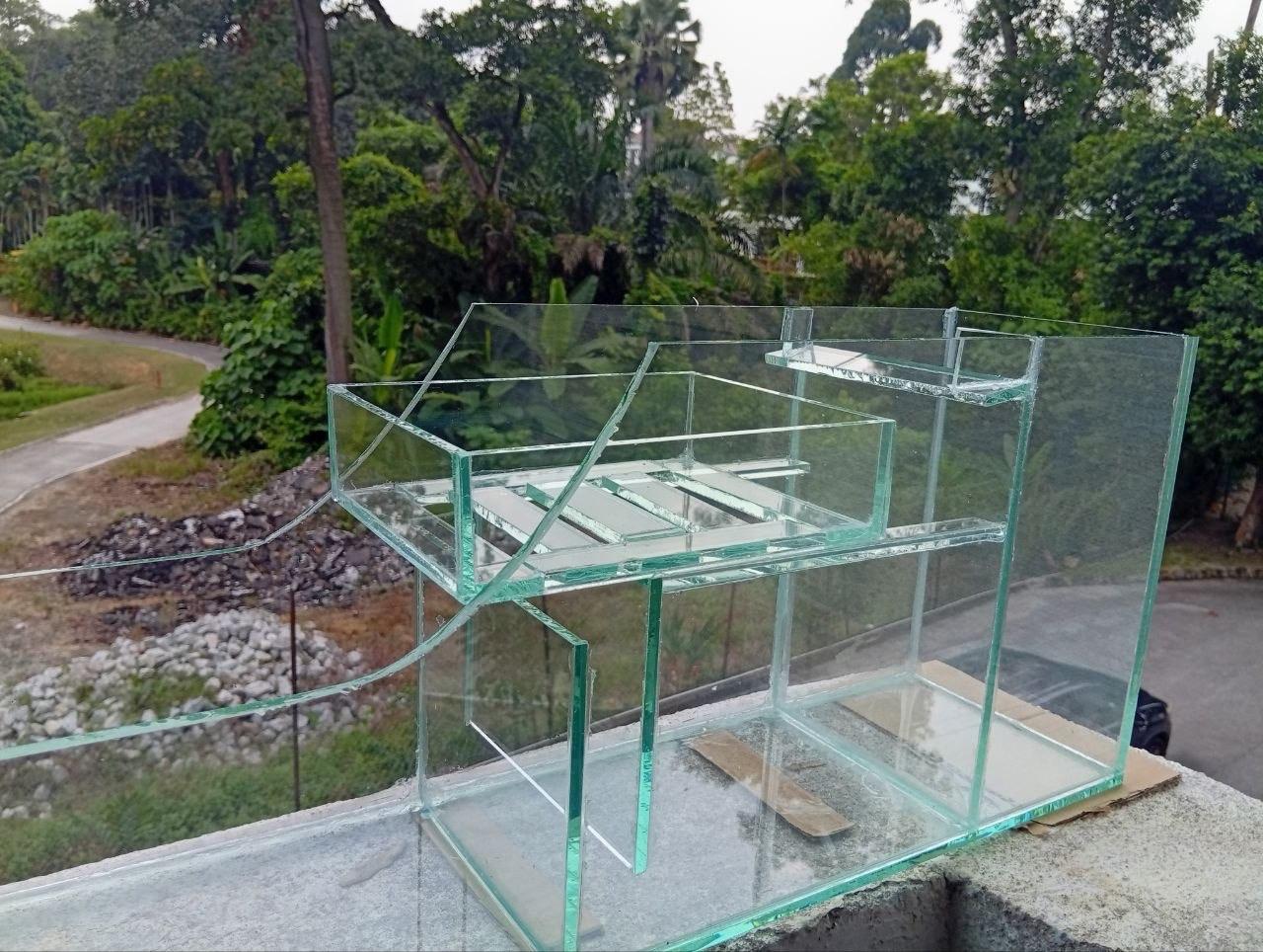Aquarium crystal clear dengan overflow box
